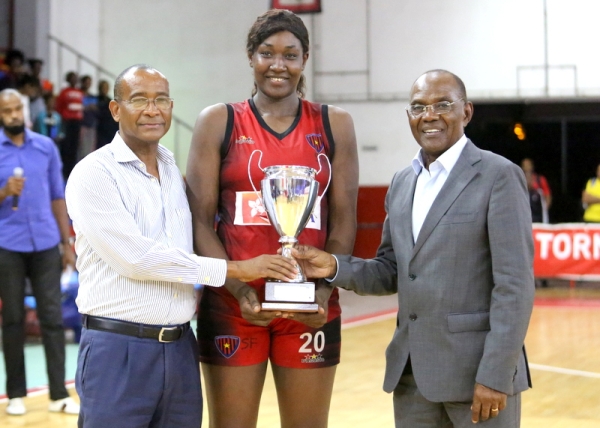 D´Agosto conquista torneio &quot; Independência &quot; em basquetebol sénior feminino